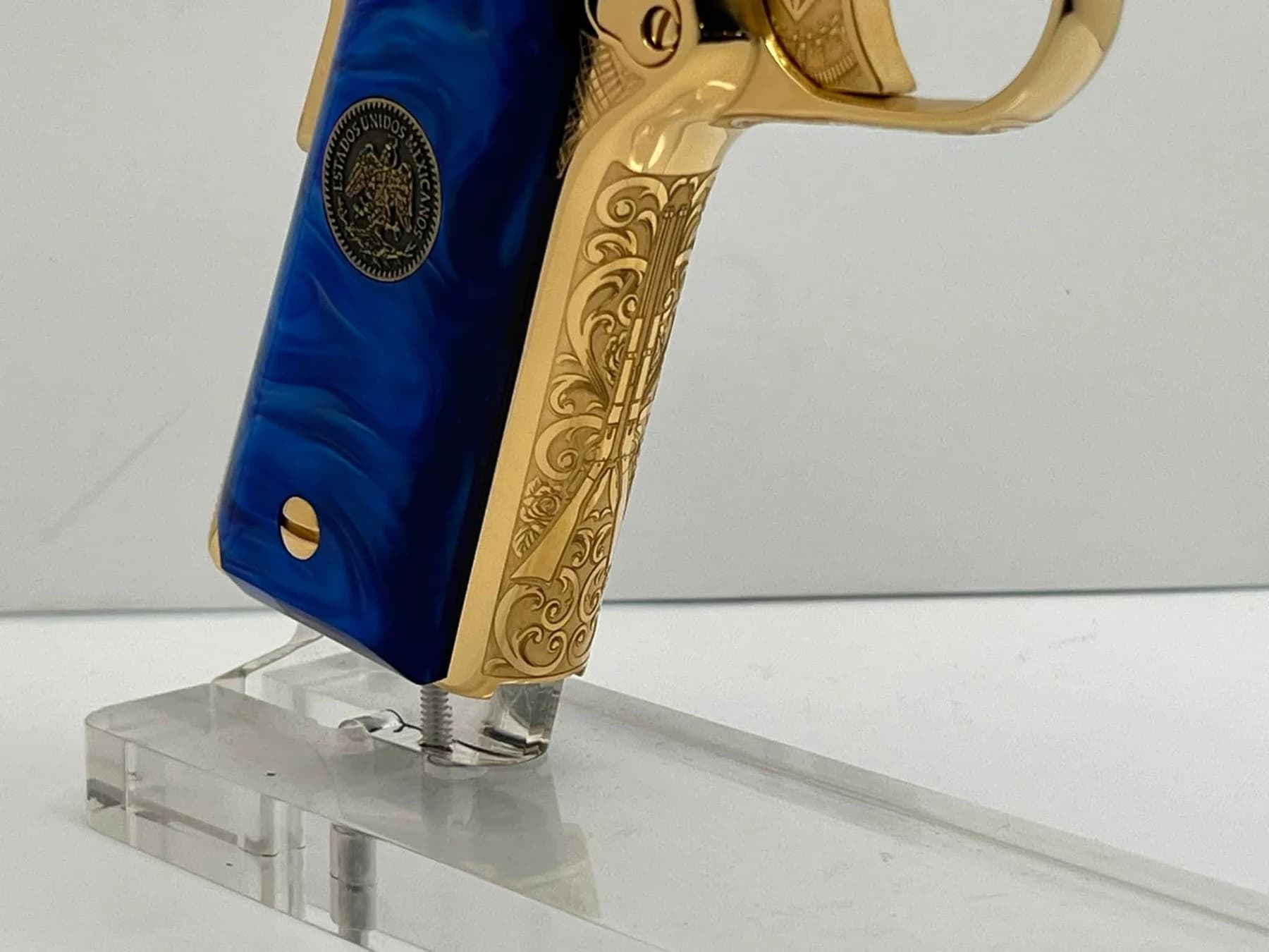 24k gold Colt Super .38, Pancho Villa edition: additional view