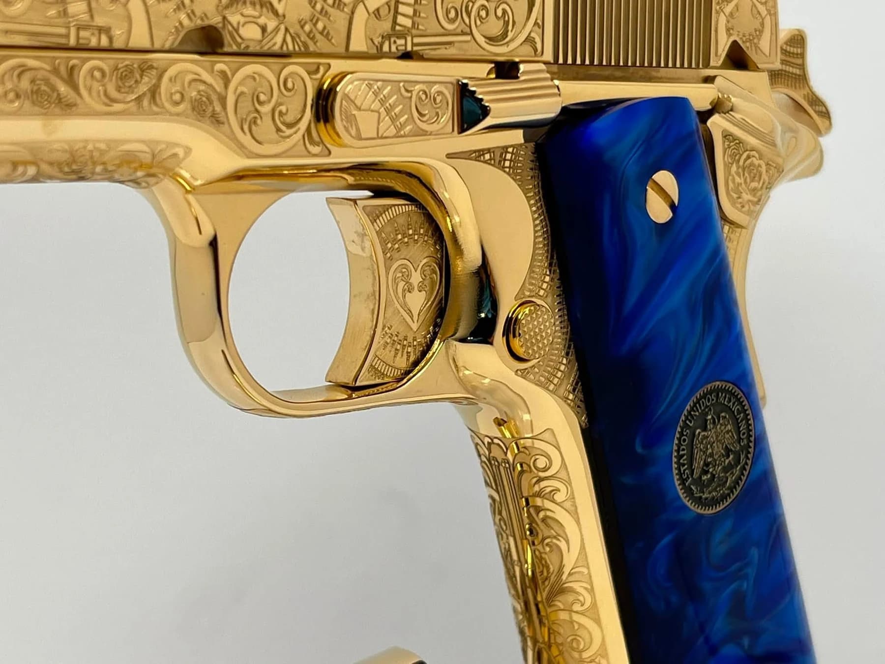 24k gold Colt Super .38, Pancho Villa edition: additional view