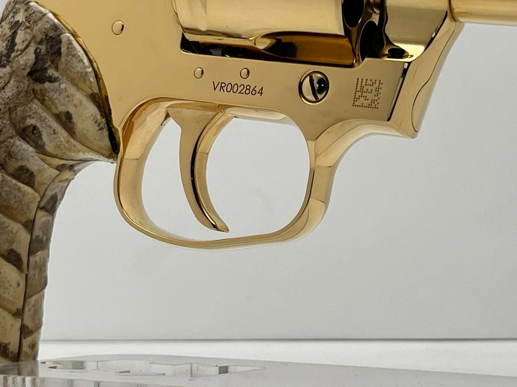 24k gold-plated Colt Viper with snakeskin grips: additional view